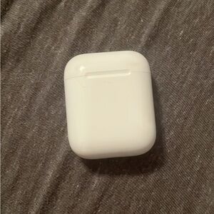 Apple AirPods Charging Case